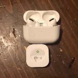 Air pods pro with extra ear pieces